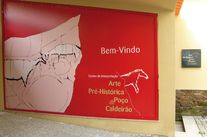 Centro de interpretao arte pr-histrica do Poo do Caldeiro